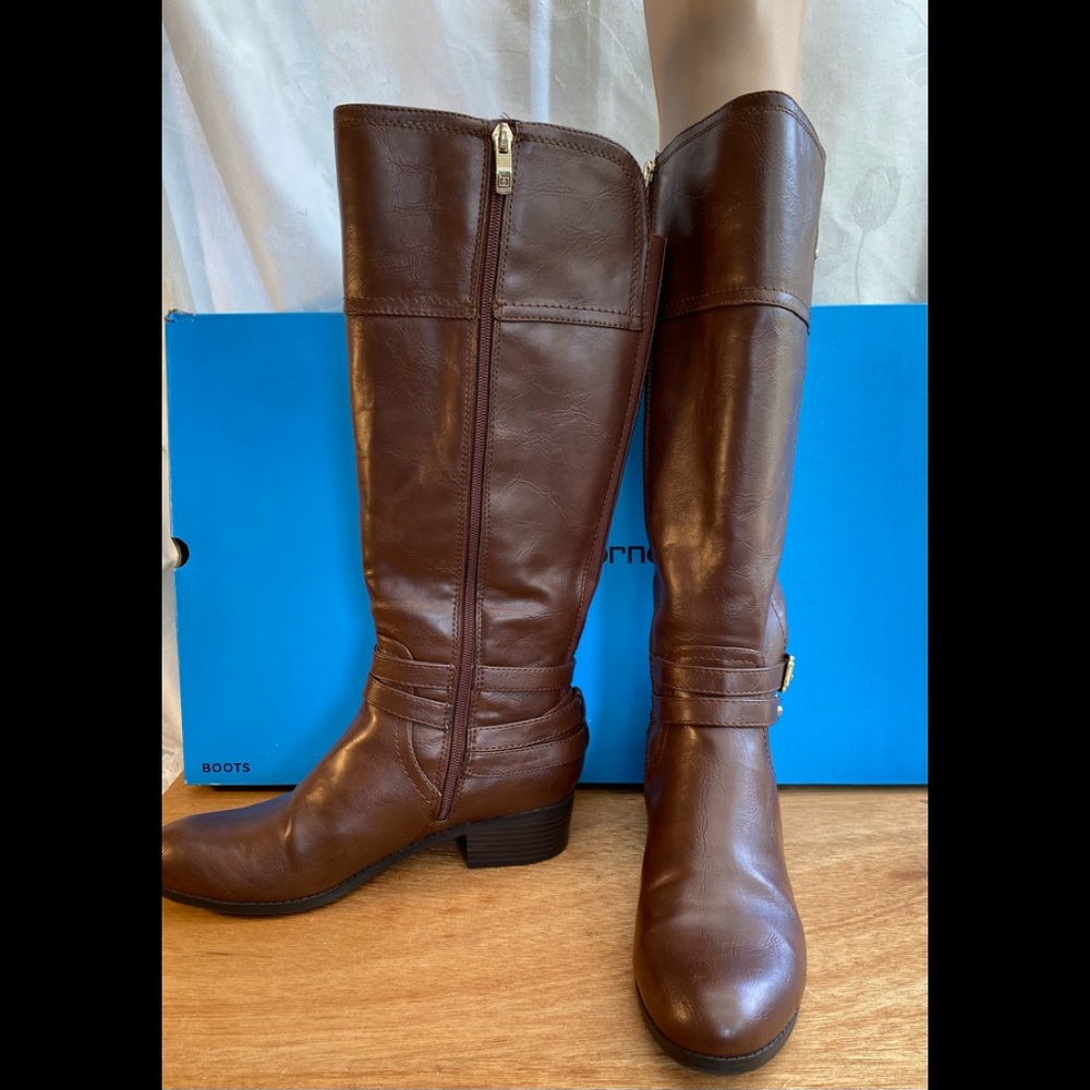 LIZ CLAIBORNE LC GOLD-BUCKLED “TORY” HEELED RIDING BOOTS - Picture 3 of 15
